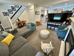 1652 Miriam St in Pittsburgh, PA - Building Photo - Building Photo
