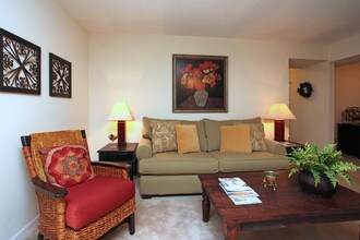 Terrace Oaks & Olde Battleground in Greensboro, NC - Foto de edificio - Interior Photo