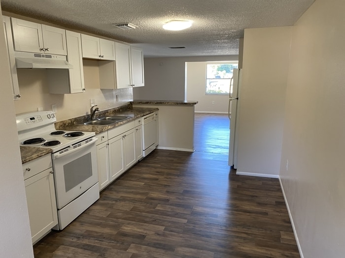 4004 79th St W in Bradenton, FL - Building Photo