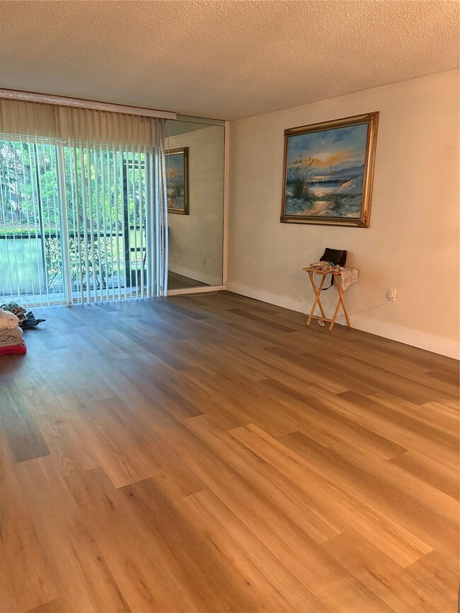 8280 SW 24th St in North Lauderdale, FL - Building Photo - Building Photo