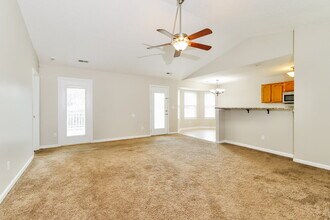 8008 Grandmeadow Ln in Louisville, KY - Building Photo - Building Photo