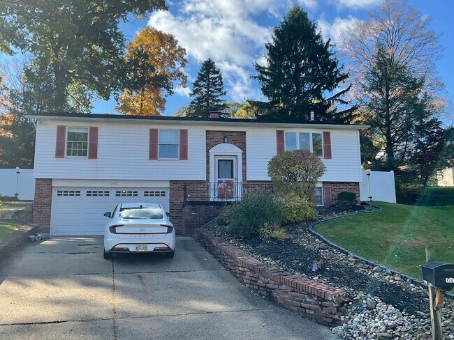1242 Cobblewood Dr in Bethel Park, PA - Building Photo - Building Photo