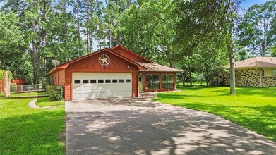 2101 Bush Dr in Huntsville, TX - Building Photo - Building Photo