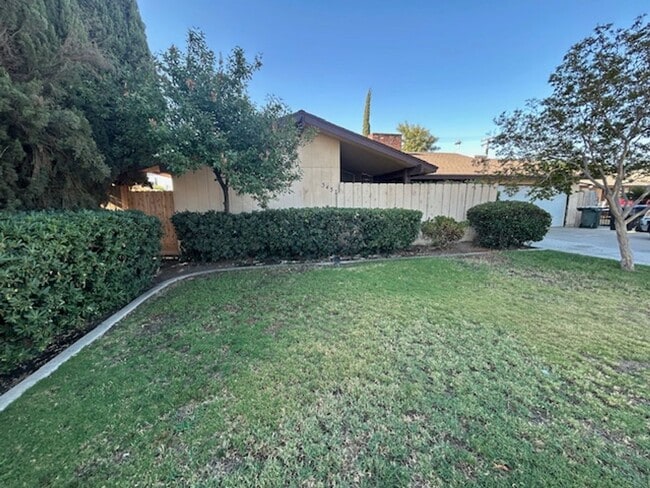 3437 W Tulare Ave in Visalia, CA - Building Photo - Building Photo