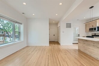 2604 N Springfield Ave in Chicago, IL - Building Photo - Building Photo