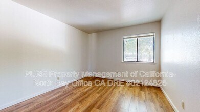 108 Courtyards E in Windsor, CA - Foto de edificio - Building Photo