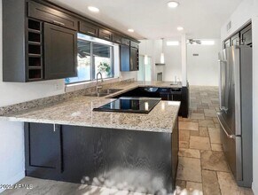 13250 N 3rd St in Phoenix, AZ - Foto de edificio - Building Photo