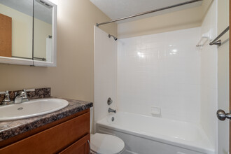 Fountaine Apartments in Canton, OH - Building Photo - Interior Photo