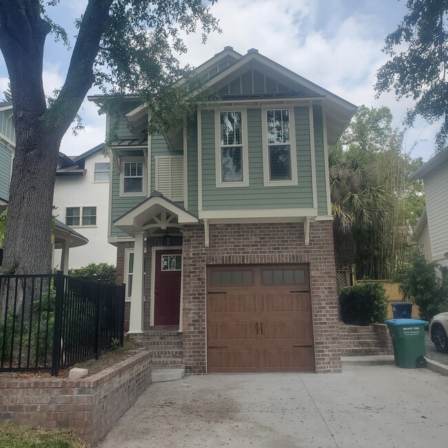 property at 1124 Azalea Ln