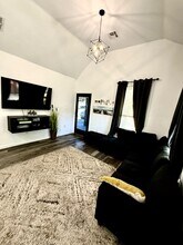 1808 NW 8th St in Oklahoma City, OK - Foto de edificio - Building Photo