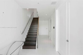 10541 NW 66th St in Doral, FL - Building Photo - Building Photo