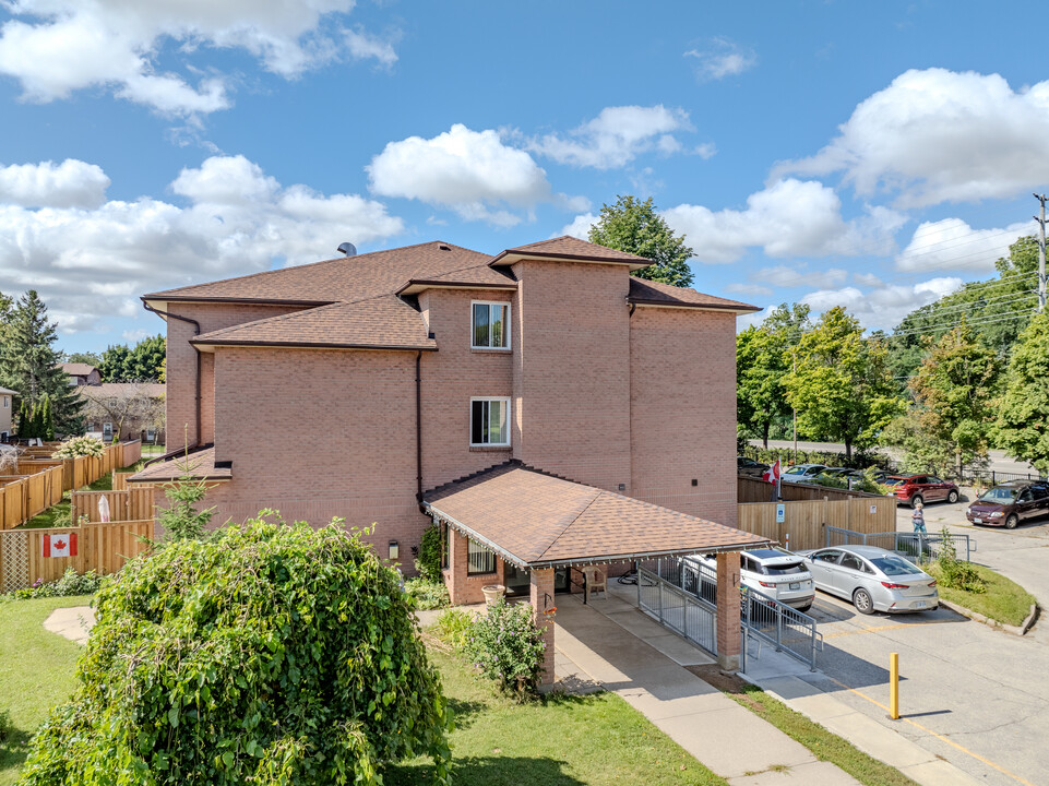 1339 Credit Woodlands Crt in Mississauga, ON - Building Photo