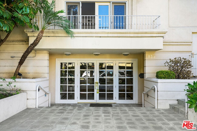 435 Arnaz Dr in Los Angeles, CA - Building Photo - Building Photo