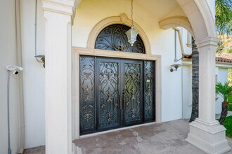 3331 Oakmont View Dr in Glendale, CA - Foto de edificio - Building Photo