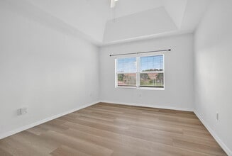 513 Talia Cir in Palm Springs, FL - Building Photo - Building Photo