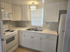 400 Johnson Ave, Unit 2 in Cape Canaveral, FL - Building Photo - Building Photo