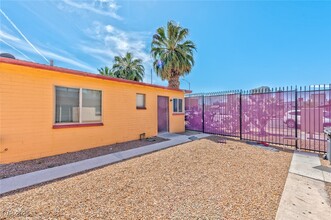 210 N 10th St-Unit -4 in Las Vegas, NV - Building Photo - Building Photo
