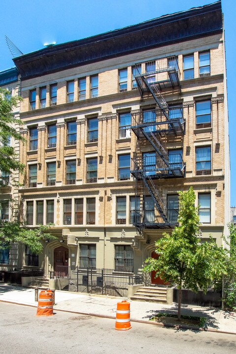 133 W 112th St in New York, NY - Building Photo