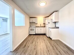 50-58-58 Walnut St in Waltham, MA - Foto de edificio - Building Photo