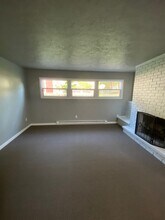 213 S Fairview Ave, Unit Lower in Lansing, MI - Building Photo - Building Photo