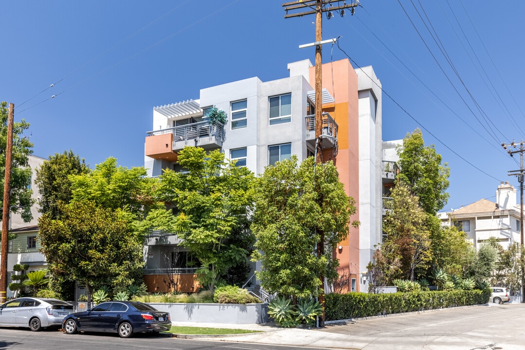 1666 Greenfield Ave in Los Angeles, CA - Foto de edificio