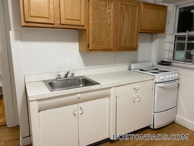 1589 Beacon St, Unit B in Brookline, MA - Foto de edificio - Building Photo