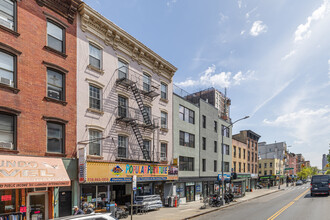 158 Graham Ave in Brooklyn, NY - Building Photo - Building Photo