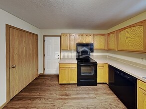 875 Maher Dr in Lancaster, OH - Building Photo - Building Photo