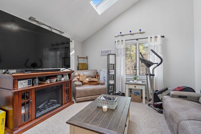 4 Sterling Ln in Westford, MA - Building Photo - Building Photo