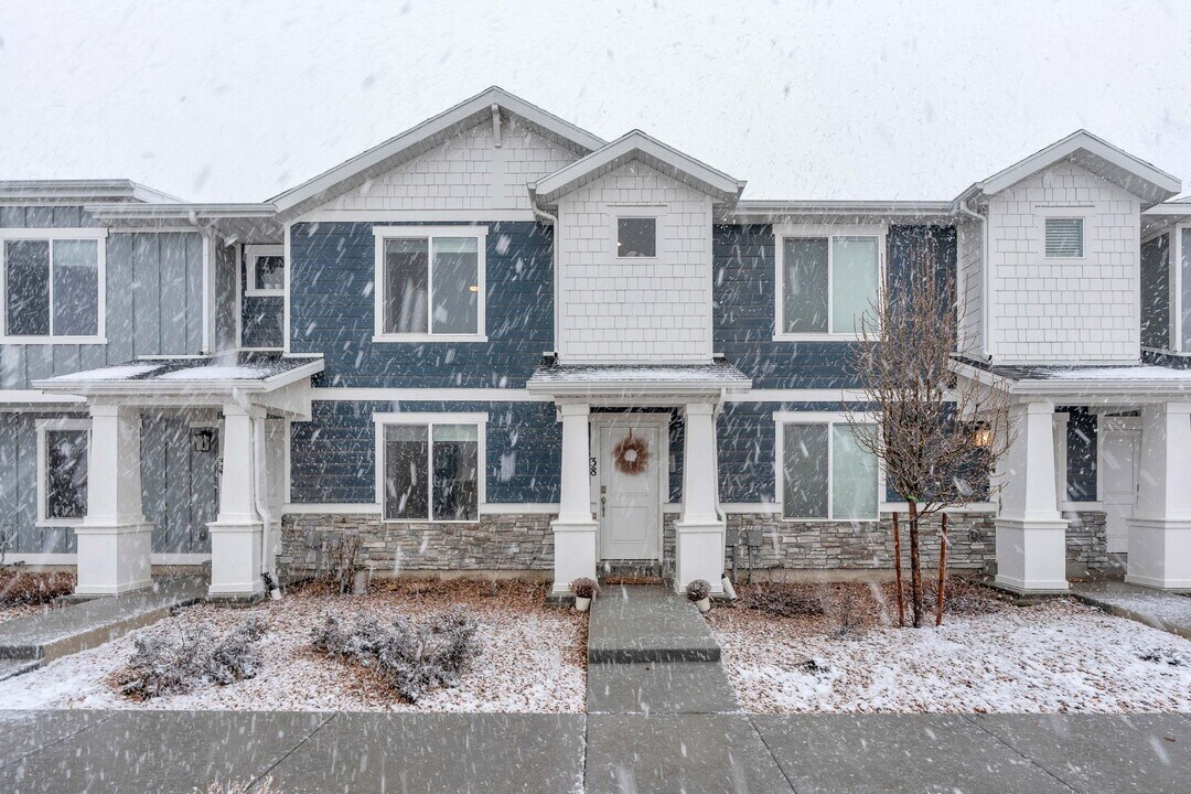 38 N Heading Ct in Saratoga Springs, UT - Building Photo