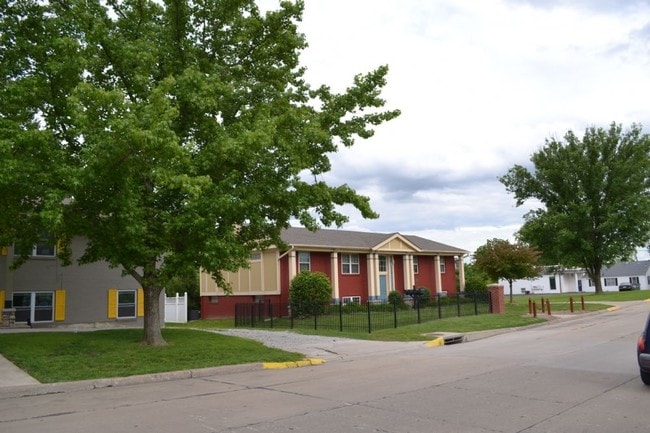 Claudell Homes I & II in Columbia, MO - Foto de edificio - Building Photo