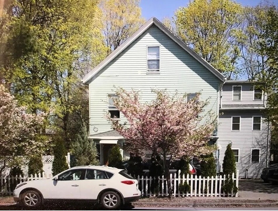 535 Auburn St in Newton, MA - Foto de edificio