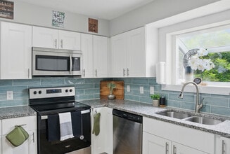 4857 Westgrove Rd in Virginia Beach, VA - Building Photo - Building Photo