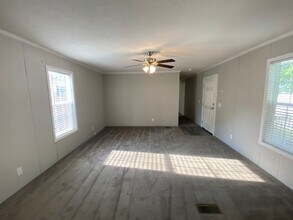 10 Bradley Ln in West Branch, IA - Building Photo - Building Photo