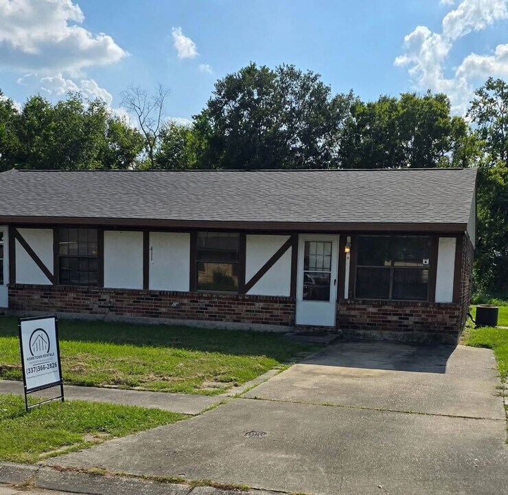 411 Knollwood Cir in Lafayette, LA - Building Photo