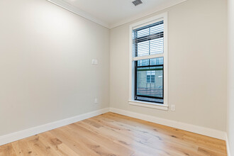 1 Adamson St, Unit 303 in Boston, MA - Building Photo - Building Photo