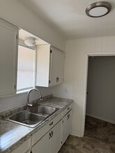 404 E 9th St in Bishop, TX - Building Photo - Building Photo