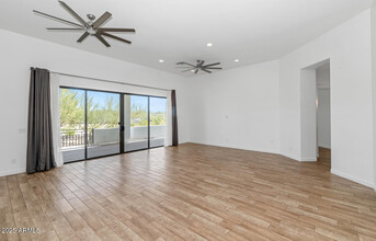 6133 E Dixileta Dr in Cave Creek, AZ - Building Photo - Building Photo
