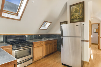 2133 N Oakley Ave in Chicago, IL - Building Photo - Building Photo
