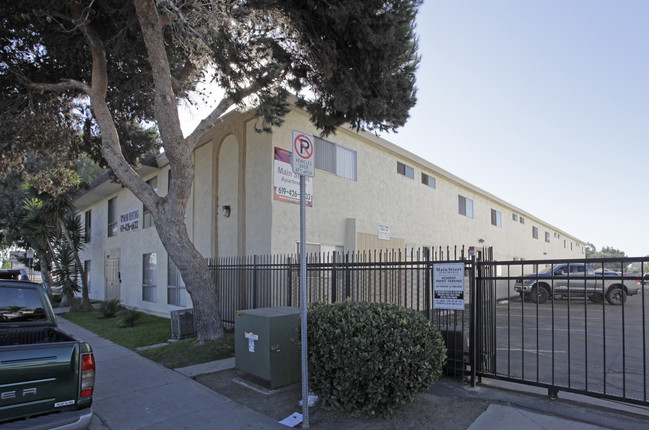 Main Street Apartments in Chula Vista, CA - Foto de edificio - Building Photo