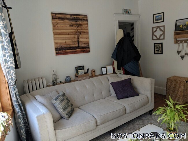 97 Hancock St, Unit 2 in Cambridge, MA - Building Photo - Building Photo