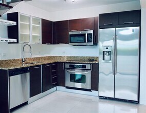 41 SE 5th St, Unit 0 in Miami, FL - Building Photo - Building Photo