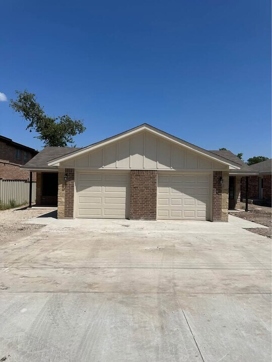 1204 N 8th St in Killeen, TX - Foto de edificio