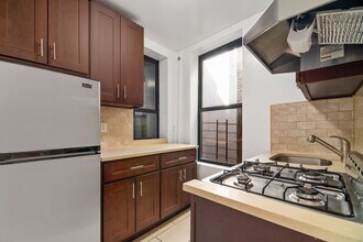 46 Downing St in New York, NY - Building Photo - Building Photo