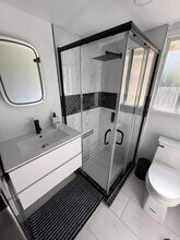 1157 W 2nd St, Unit 1157 W 2nd St, San Pedro, CA 90731 in San Pedro, CA - Foto de edificio - Building Photo