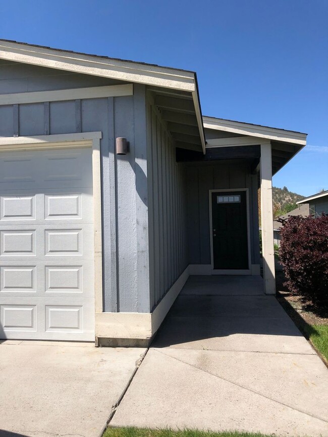 property at 1017 NE Rambling Ln