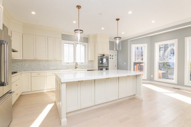 140 Otis St in Cambridge, MA - Building Photo - Building Photo