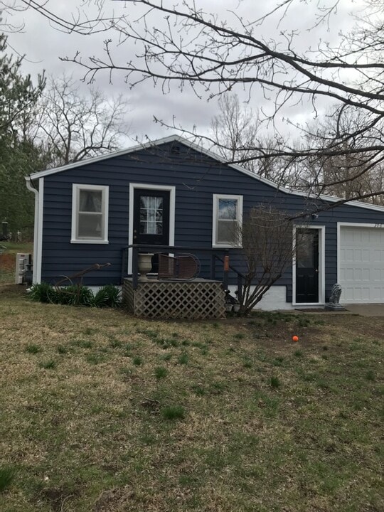 306 S Kirkwood St in Highland, KS - Building Photo