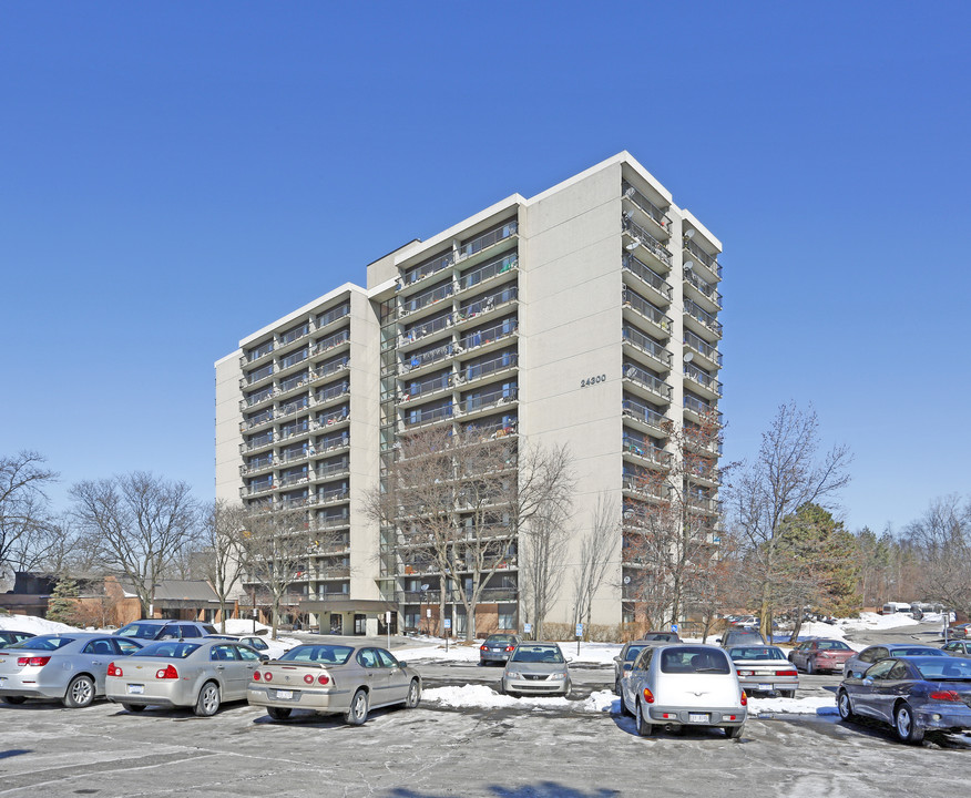 River Park Place in Southfield, MI - Foto de edificio