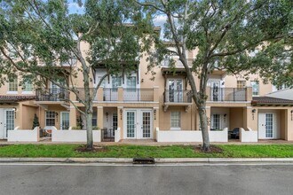 419 SW 147th Ave in Pembroke Pines, FL - Foto de edificio - Building Photo